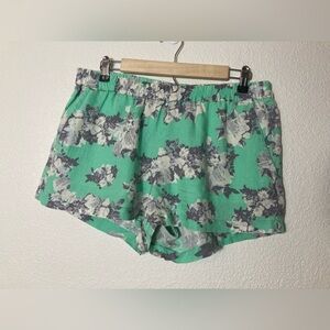 Kut from the kloth size 12 green and gray floral short pants elastic waist